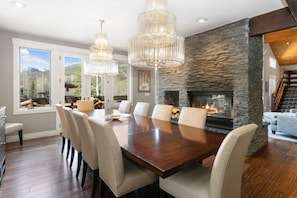 House, 5 Bedrooms | Dining