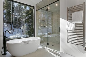 Maison, 4 chambres | Salle de bain | Serviettes fournies, shampooing