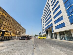 المنشأة من الخارج