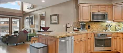 Condo, 1 Bedroom | Private kitchen | Fridge, oven, coffee/tea maker