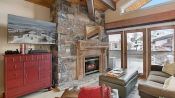 Condo, 1 Bedroom | Living area | Smart TV