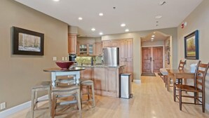 Condo, 1 phòng ngủ | Khu ăn uống