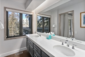 Condo, 3 Bedrooms | Bathroom