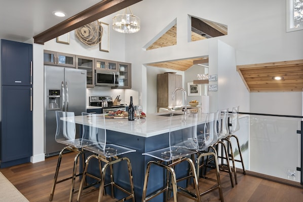 Condo, 3 Bedrooms | Dining