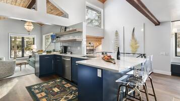 Condo, 3 Bedrooms | Private kitchen | Fridge, oven, coffee/tea maker, toaster