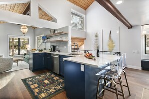 Condo, 3 Bedrooms | Private kitchen | Fridge, oven, coffee/tea maker, toaster