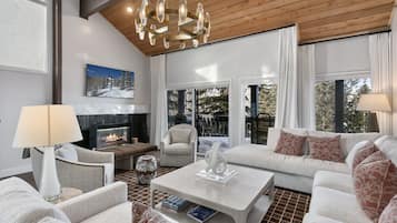 Condo, 3 Bedrooms | Living area | Smart TV