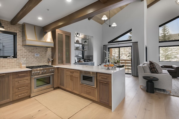 Condo, 3 Bedrooms | Private kitchen | Fridge, oven, coffee/tea maker