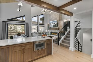 Condo, 3 Bedrooms | Interior