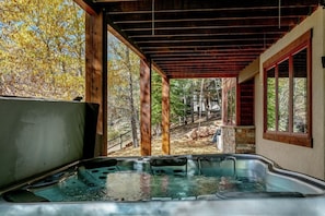 House, Multiple Bedrooms | Outdoor spa tub