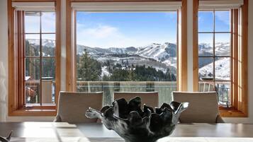 House, 5 Bedrooms | Interior