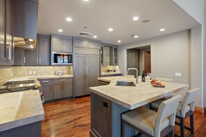Condo, 5 Bedrooms | Private kitchen | Fridge, oven, coffee/tea maker, toaster