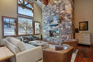 Condo, 5 Bedrooms | Living area