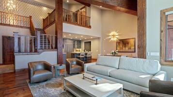 Condo, 5 Bedrooms | Living area | Smart TV