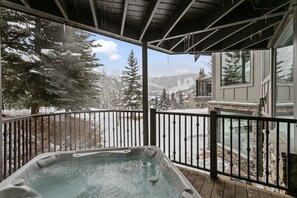 Condo, 5 Bedrooms | Outdoor spa tub