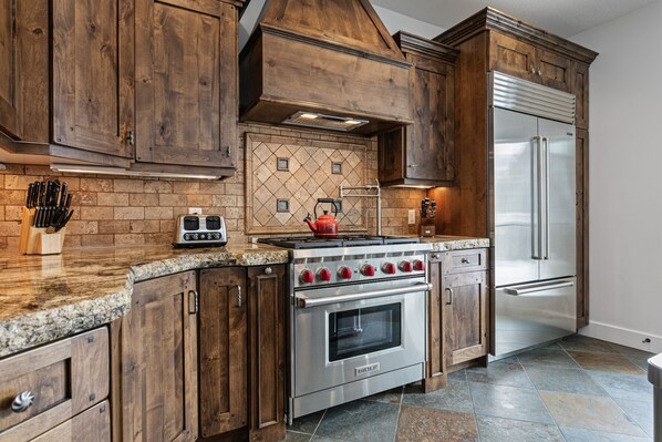 Condo, 5 Bedrooms | Private kitchen