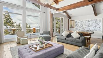 Casa, 5 quartos | Área de estar | Smart TV