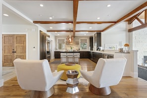 House, 5 Bedrooms | Interior
