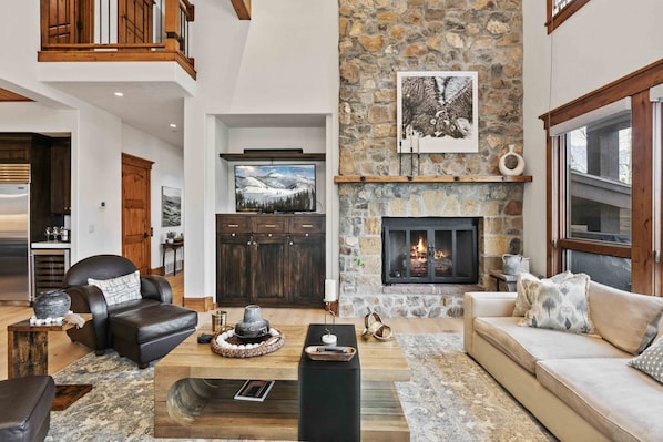 Condo, 4 Bedrooms | Living area
