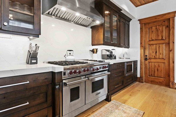 شقة - ٤ غرف نوم | مطبخ خاص | ثلاجة، فرن، ماكينة لصنع القهوة/الشاي، محمصة خبز