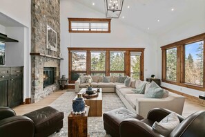 شقة - ٤ غرف نوم | منطقة المعيشة | تلفزيون ذكي