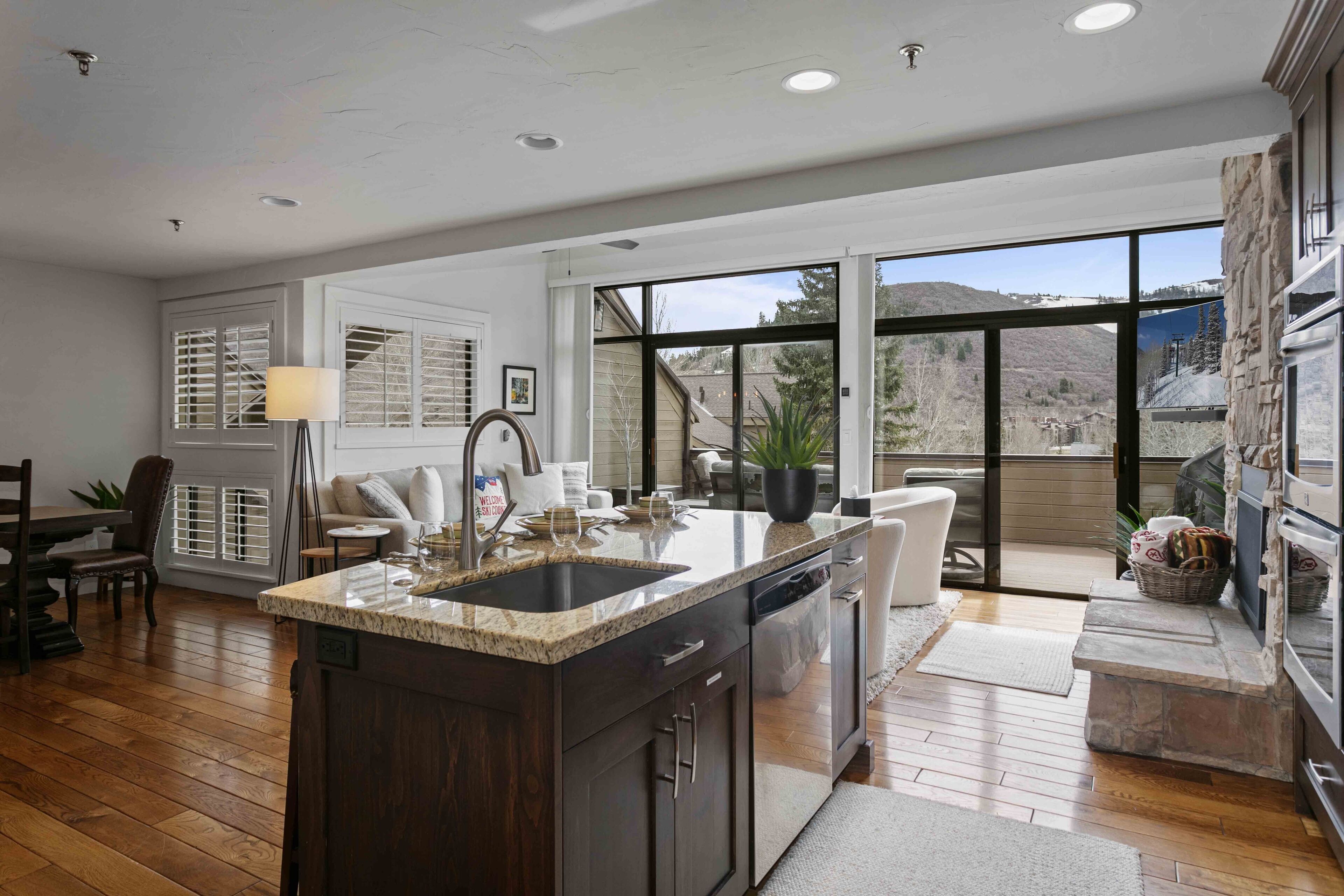 Condo, 3 Bedrooms | Interior