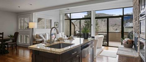 Condo, 3 Bedrooms | Interior