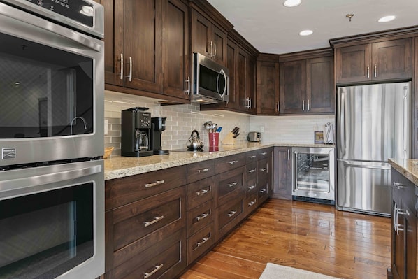 Condo, 3 Bedrooms | Private kitchen
