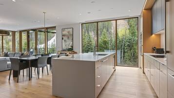 Condo, 3 Bedrooms | Interior