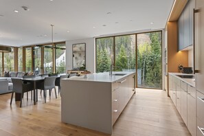 Condo, 3 Bedrooms | Interior
