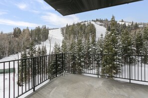 Condo, 3 Bedrooms | Property grounds