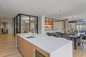 Condo, 3 Bedrooms | Interior