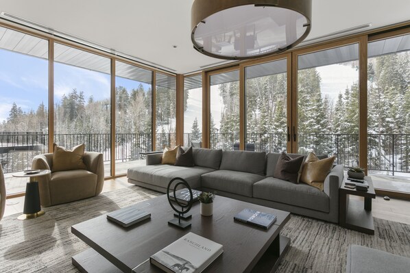 Condo, 3 Bedrooms | Living area