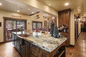 Condo, 6 Bedrooms | Lobby