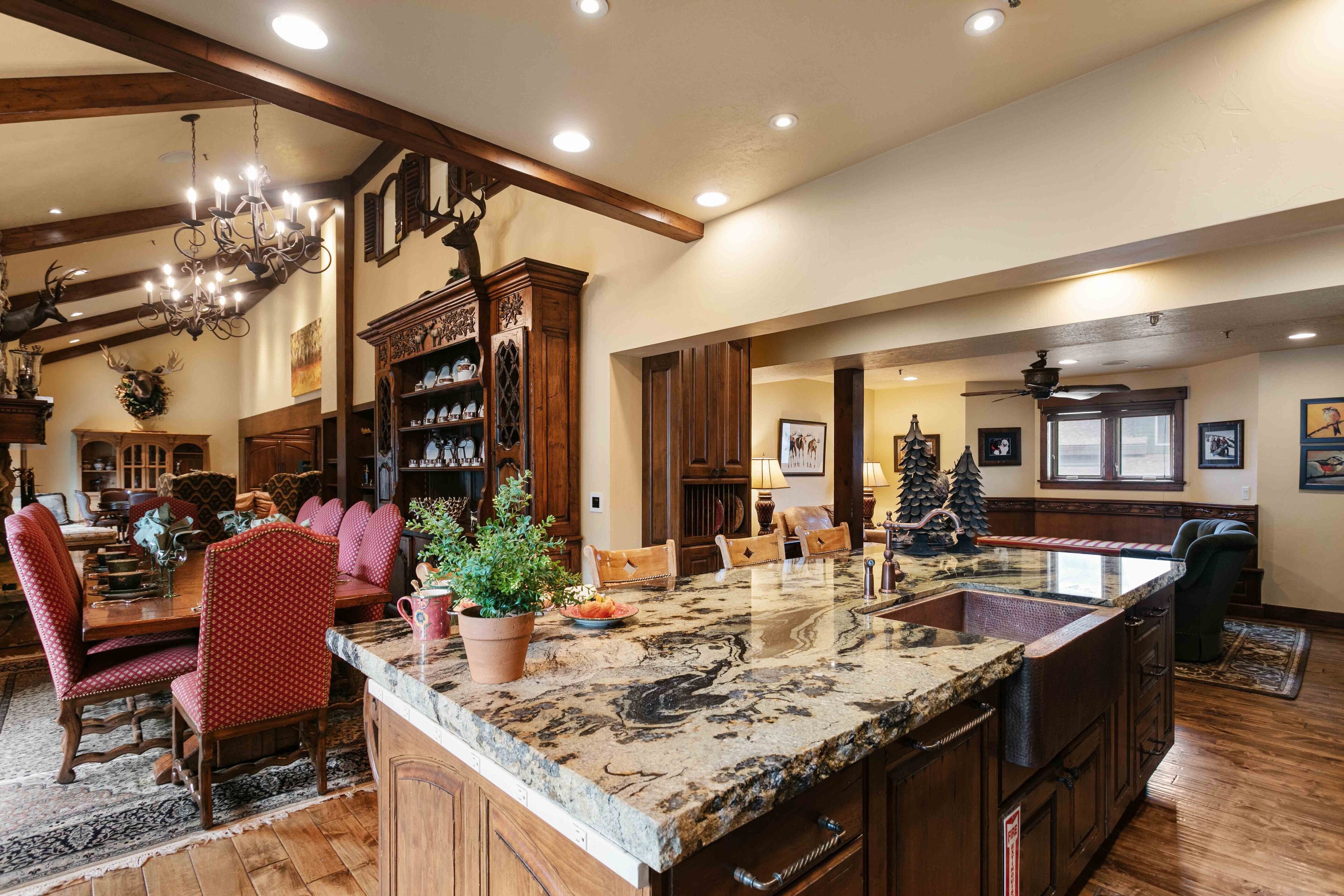 Condo, 6 Bedrooms | Dining