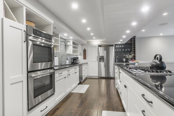 Condo, 3 Bedrooms | Private kitchen