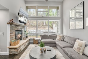 Condo, 3 Bedrooms | Living area