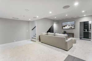 Condo, 3 Bedrooms | Living area