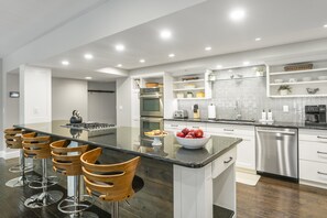 Condo, 3 Bedrooms | Private kitchen