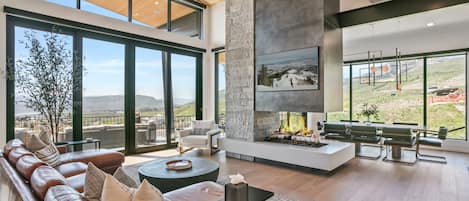 Maison, 4 chambres | Coin séjour | TV connectée