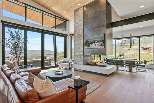 1868 W SkyRidge Drive 4 Bedroom Home with Hot Tub by Deer Valley Resort