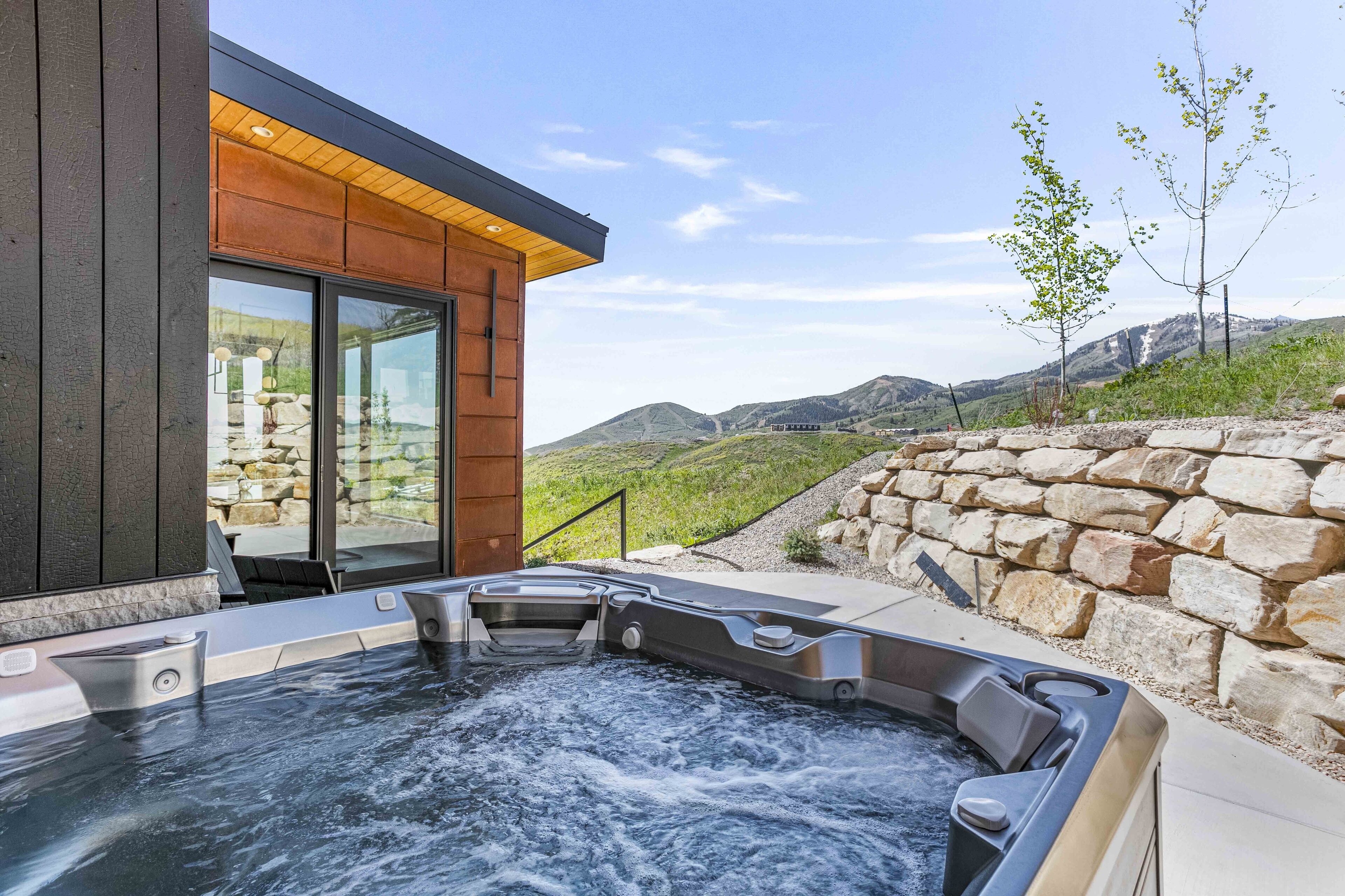 House, 4 Bedrooms | Outdoor spa tub