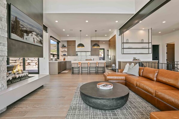 House, 4 Bedrooms | Living area | Smart TV