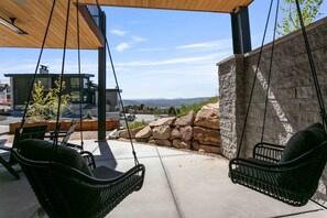 House, 4 Bedrooms | Terrace/patio