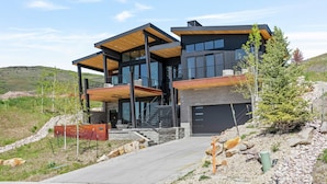 A modern two-story house with a covered porch, a garage, and a landscaped driveway. - 1868 W SkyRidge Drive 4 Bedroom Home with Hot Tub by Deer Valley Resort (Heber City)