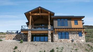 House, 5 Bedrooms | Exterior