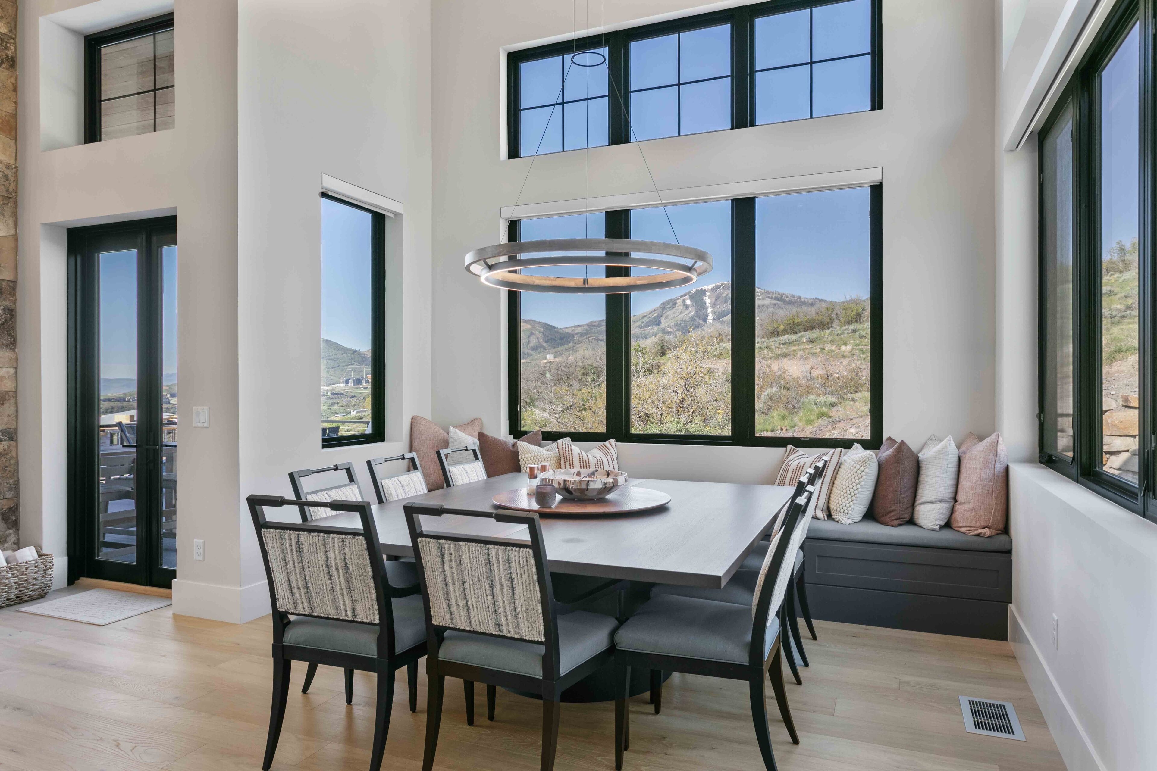 House, 5 Bedrooms | Dining