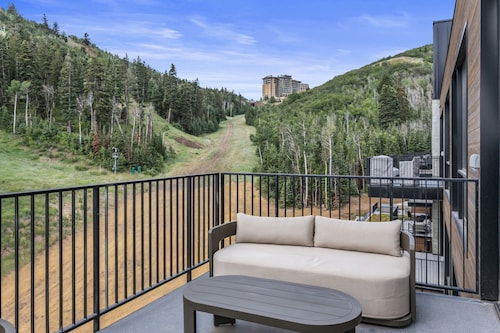 2505 Founders Place - Three Bedroom Deluxe 3 Condo