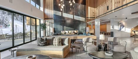 Condo, 3 habitaciones | Área de sala de estar | Smart TV