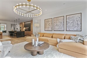Condo, 3 Bedrooms | Living area